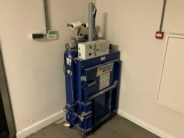 Strautmann - balepress 3 - kartonpers - afbeelding 1 van  9