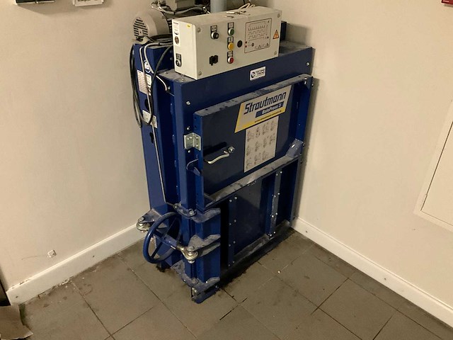 Strautmann - balepress 3 - kartonpers - afbeelding 3 van  9