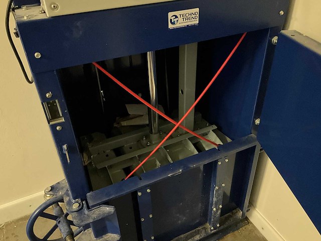 Strautmann - balepress 3 - kartonpers - afbeelding 9 van  9