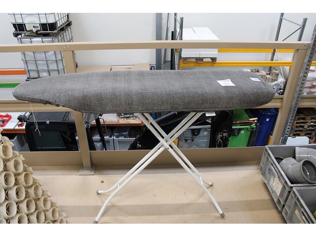 Strijkplank met brabantia hoes. - afbeelding 1 van  3