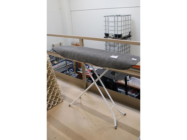 Strijkplank met brabantia hoes. - afbeelding 2 van  3