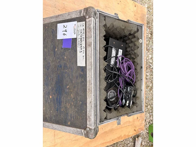Strobe & lighting with flightcase - afbeelding 1 van  4