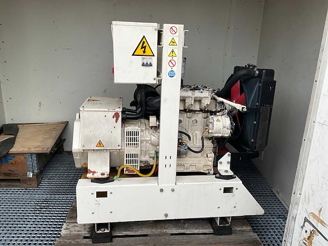 Stroomgenerator 10 kva - afbeelding 1 van  11