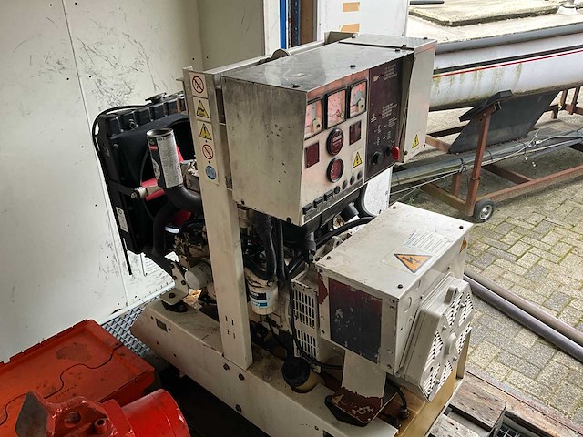 Stroomgenerator 10 kva - afbeelding 3 van  11