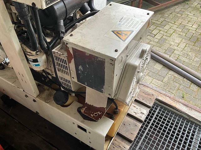 Stroomgenerator 10 kva - afbeelding 5 van  11