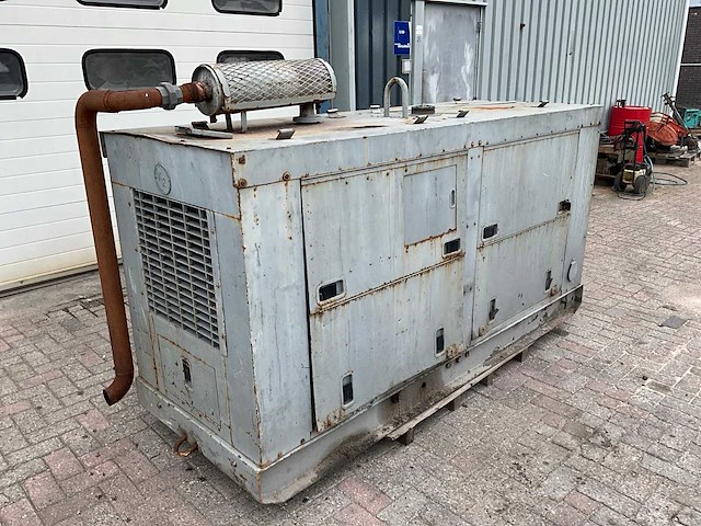 Stroomgenerator 30kva - afbeelding 3 van  15