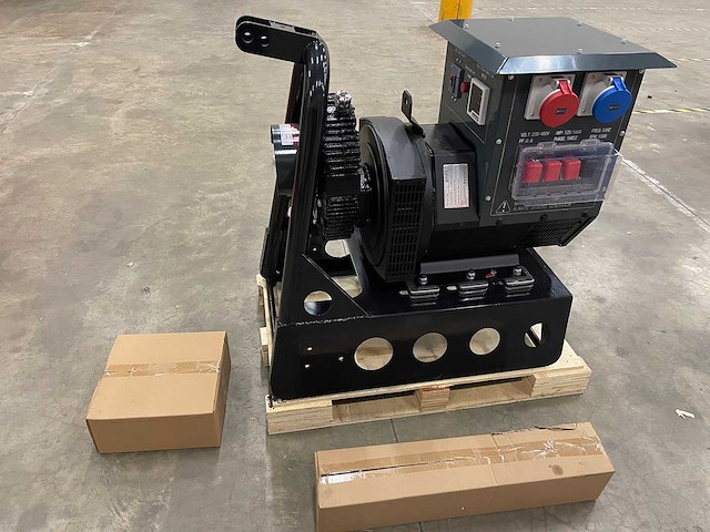 Stroomgenerator 80 kva - stahlgruppe - pto80 - afbeelding 4 van  5