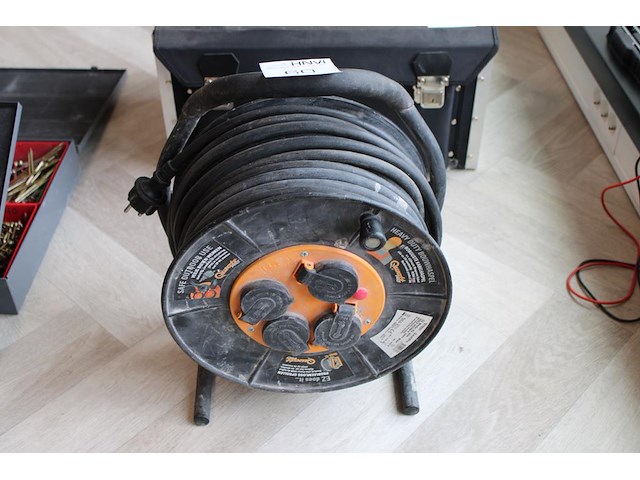 Stroomhaspel 40 meter, 3 x 2,5. - afbeelding 1 van  2