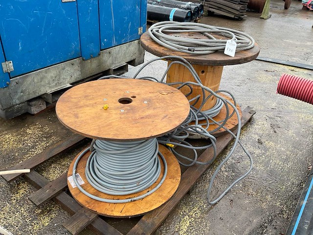 Stroomkabel op haspel (2x) - afbeelding 1 van  3