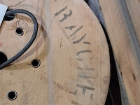Stroomkabel op houten haspel, draka - afbeelding 2 van  8