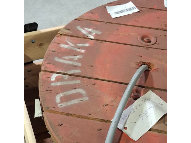 Stroomkabel op houten haspel, draka - afbeelding 5 van  10