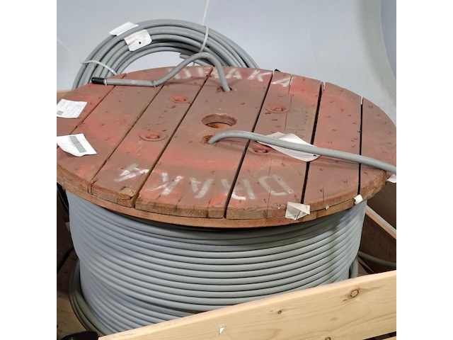 Stroomkabel op houten haspel, draka - afbeelding 6 van  10
