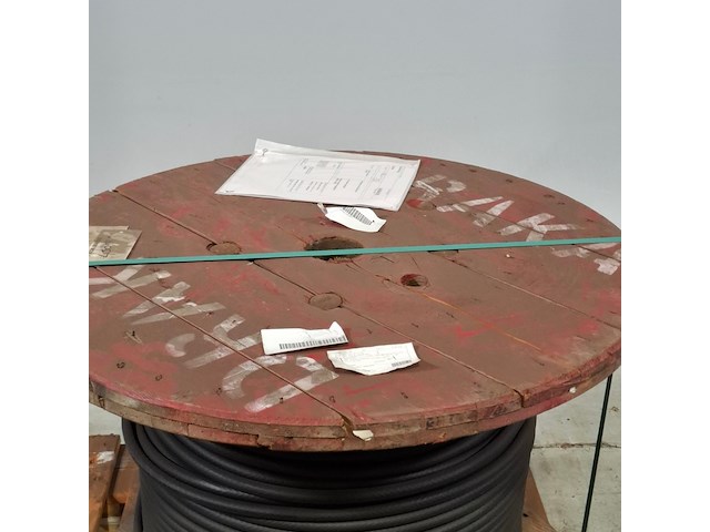Stroomkabel op houten haspel, draka - afbeelding 3 van  9