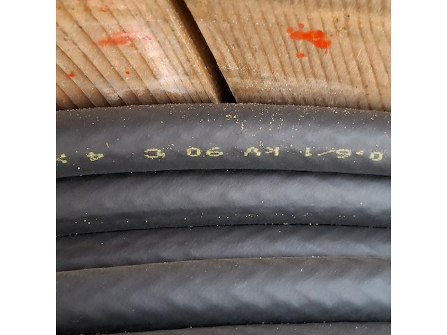 Stroomkabel op houten haspel, draka - afbeelding 9 van  9