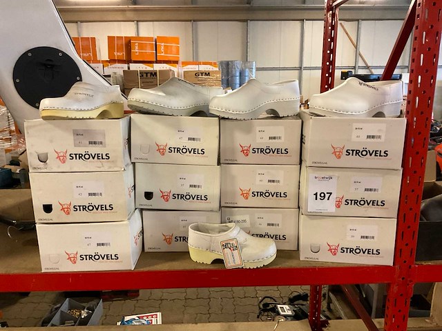 Strövels paar werkklompen (12x) - afbeelding 1 van  2