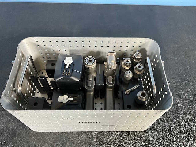 Stryker - system 6 - various medical equipment - 2014 - afbeelding 1 van  3