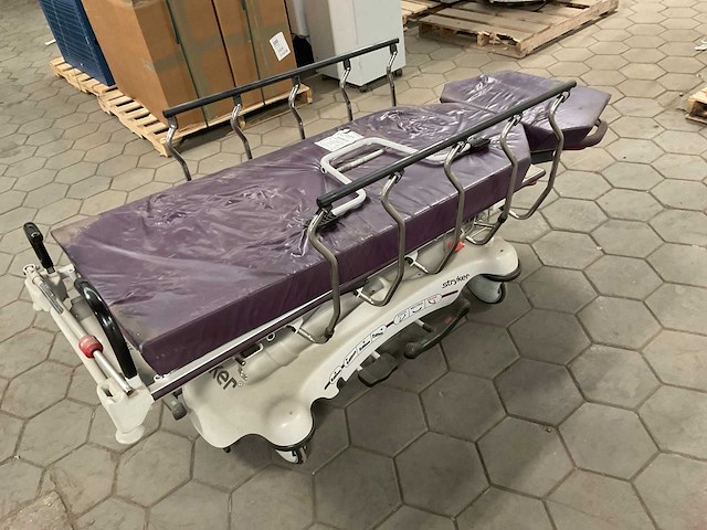 Stryker 1061 behandel tafel - afbeelding 2 van  8