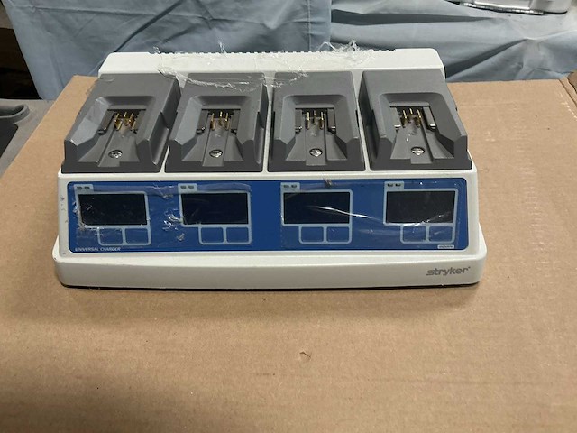 Stryker surgical battery charger - afbeelding 1 van  2