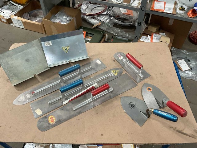 Stuc- en afwerkgereedschap (8x) - afbeelding 1 van  6