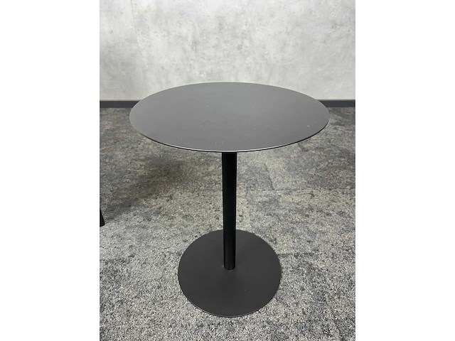 Studio henk co - design fauteuil met bijzettafel - afbeelding 2 van  10