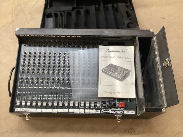 Studiomaster powerhouse vision 16 analoge mengtafel - afbeelding 1 van  3