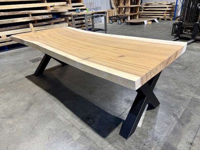Suar boomstam tafel 240 cm. - afbeelding 2 van  3