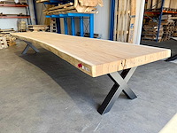 Suar boomstam tafel 500 cm.