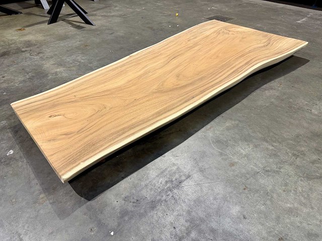 Suar boomstam tafelblad 240 cm. - afbeelding 1 van  2