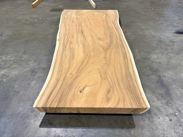 Suar boomstam tafelblad 240 cm. - afbeelding 2 van  2