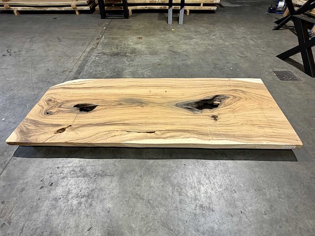 Suar boomstam tafelblad 280 cm. - afbeelding 1 van  2