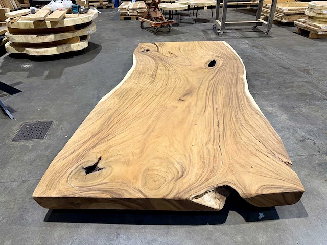 Suar boomstam tafelblad 330 cm. - afbeelding 1 van  4