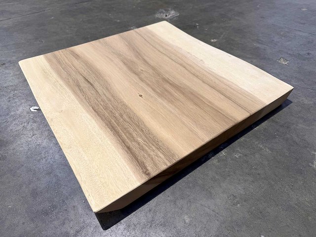 Suar boomstam tafelblad 70x70cm. - afbeelding 1 van  2