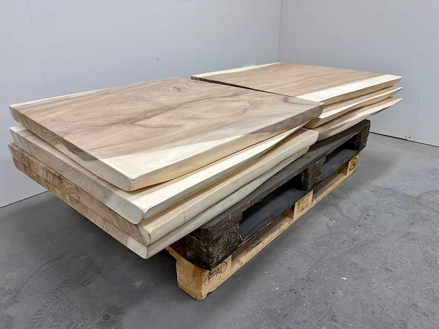 Suar boomstam tafelblad ca 75 x75 cm (8x) - afbeelding 1 van  4