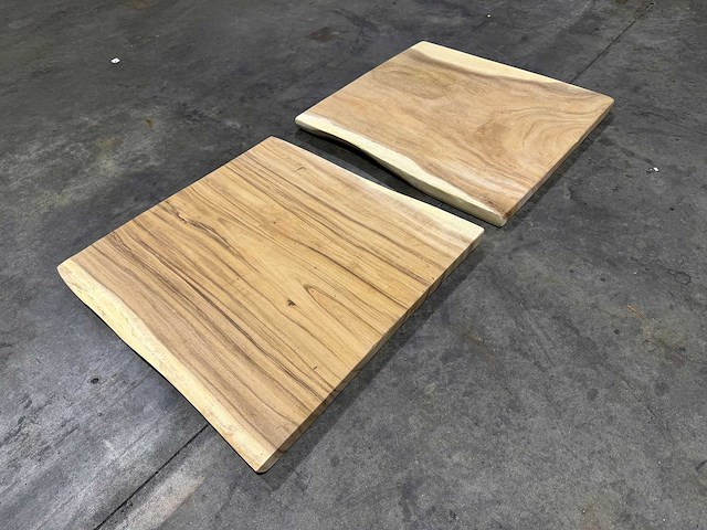 Suar boomstam tafelblad ca 75x75 (2x) - afbeelding 1 van  2