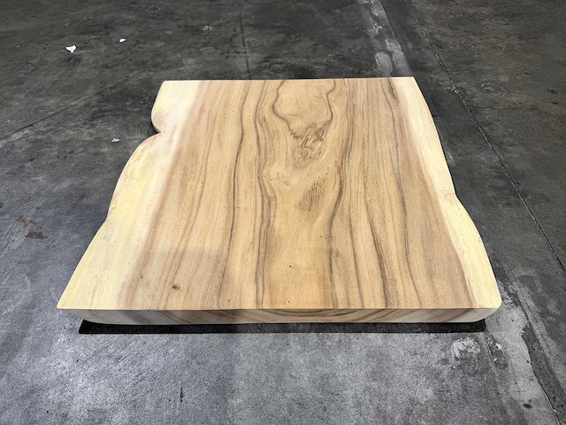 Suar boomstam tafelblad ca 75x75 - afbeelding 1 van  2