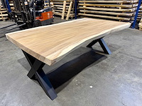 Suar boomstamtafel 200 cm.