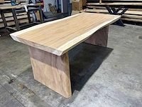 Suar boomstamtafel 200 cm.