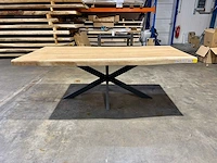 Suar boomstamtafel 220 cm.