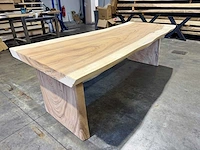 Suar boomstamtafel 240 cm.