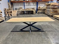 Suar boomstamtafel 250 cm.