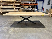 Suar boomstamtafel 250 cm.