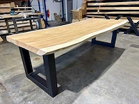 Suar boomstamtafel 250 cm.