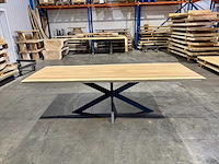Suar boomstamtafel 250 cm.