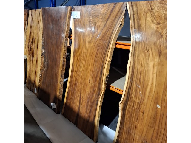 Suar/walnut wood tafel in epoxy 200x90, wood, 2025 - afbeelding 1 van  5