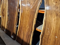 Suar/walnut wood tafel in epoxy 200x90, wood, 2025 - afbeelding 1 van  5