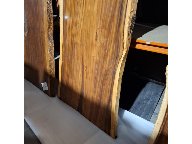 Suar/walnut wood tafel in epoxy 200x90, wood, 2025 - afbeelding 2 van  5