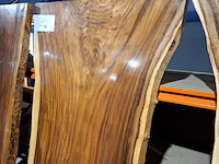 Suar/walnut wood tafel in epoxy 200x90, wood, 2025 - afbeelding 3 van  5