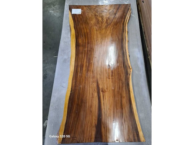 Suar/walnut wood tafel in epoxy 200x90, wood, 2025 - afbeelding 4 van  5