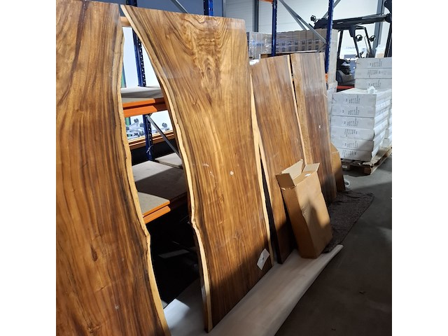 Suar/walnut wood tafel in epoxy 200x90, wood, 2025 - afbeelding 1 van  5