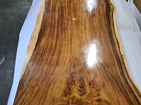 Suar/walnut wood tafel in epoxy 200x90, wood, 2025 - afbeelding 2 van  5